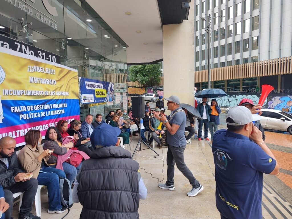 Movilización de trabajadores en el Ministerio del Trabajo de Colombia