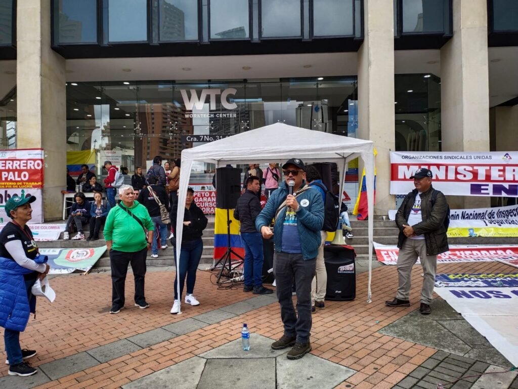Jornada de huelga de trabajadores frente al Ministerio del Trabajo